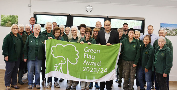 Group foto of council staff holding Green Flag 2023/24